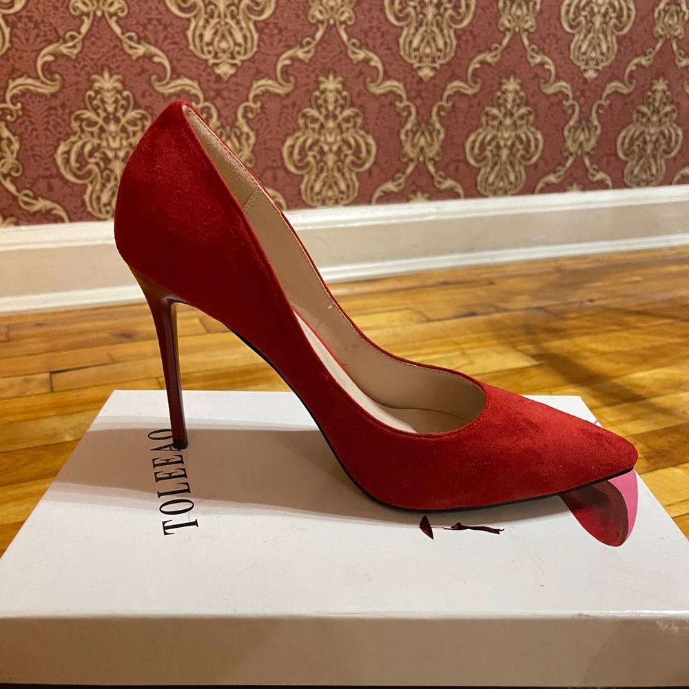 Used red velvet shoes, look like new.